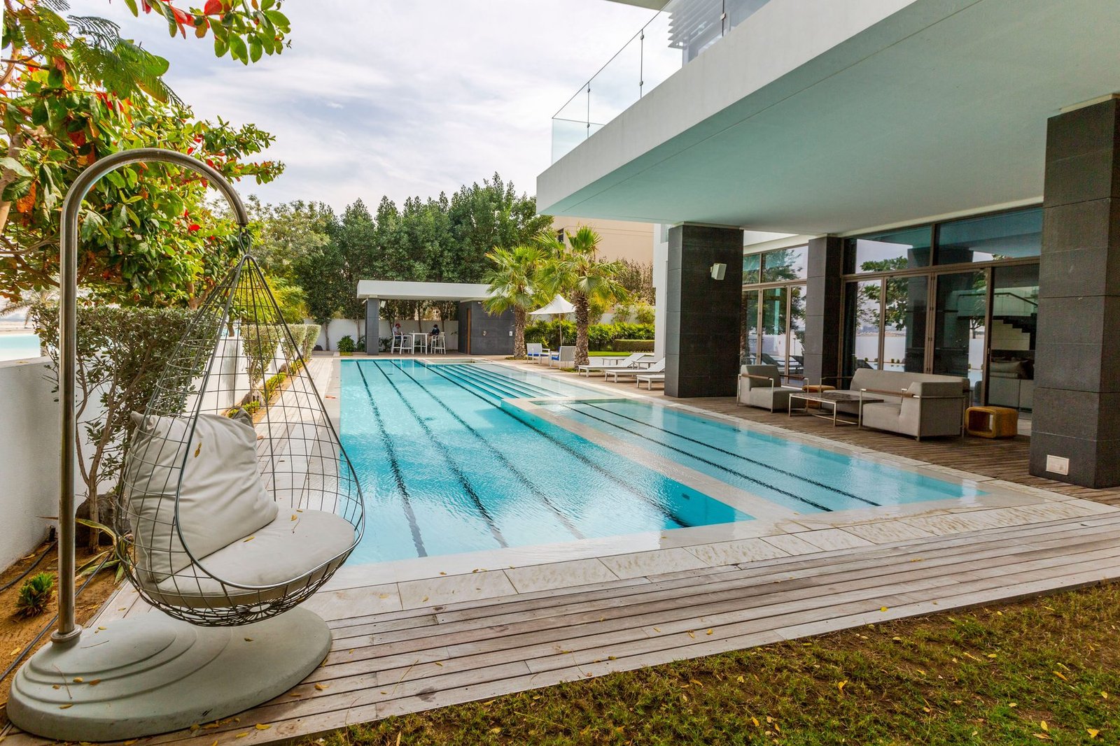 Contemporary villa swimming pool in Dubai